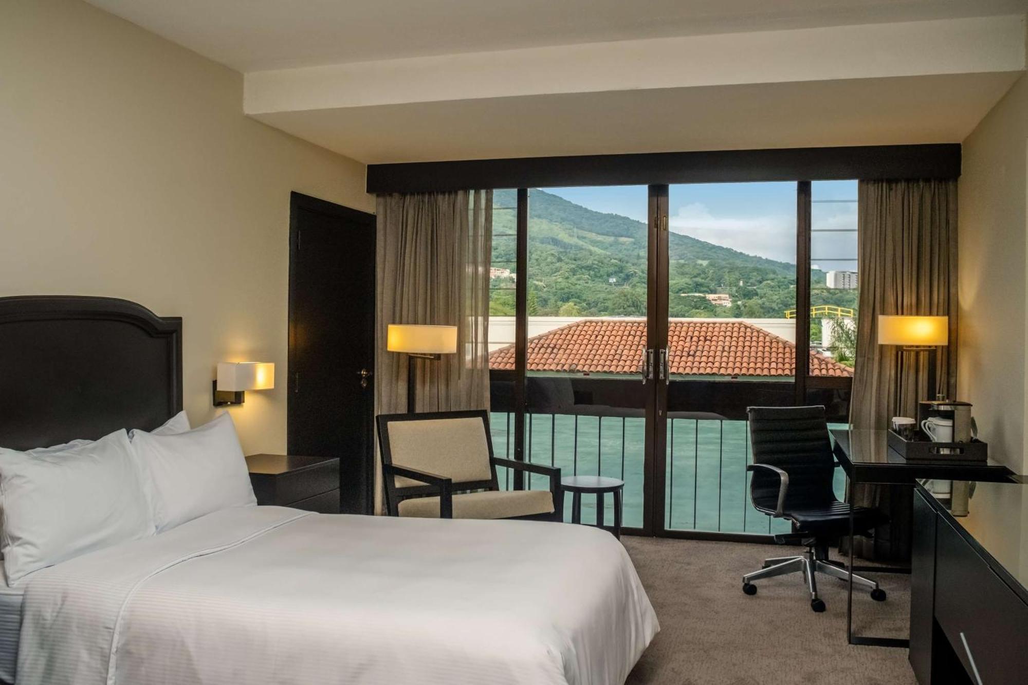Hotel Hilton San Salvador Esterno foto